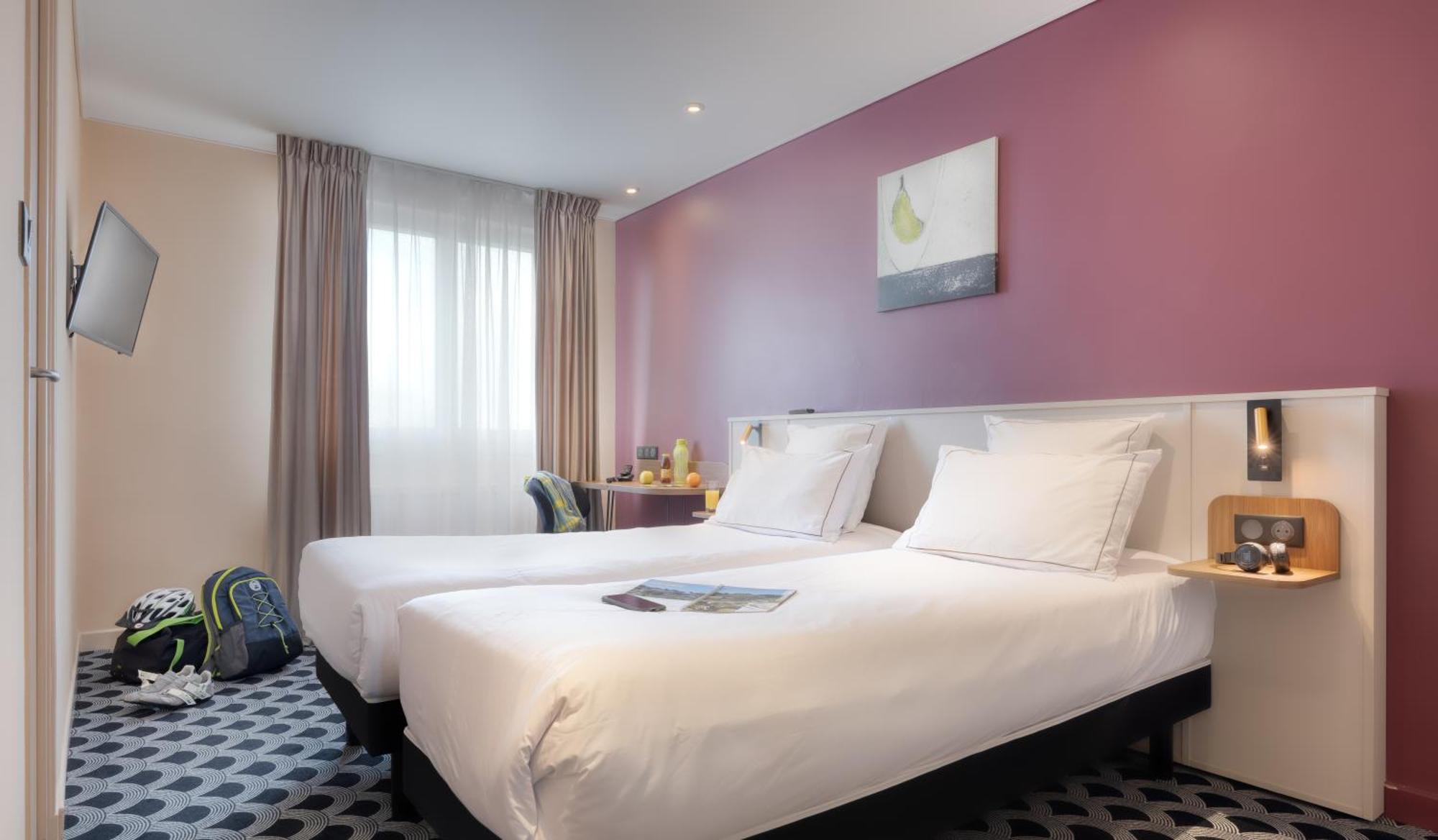 Brit Hotel Les Voyageurs Loudeac Exterior photo